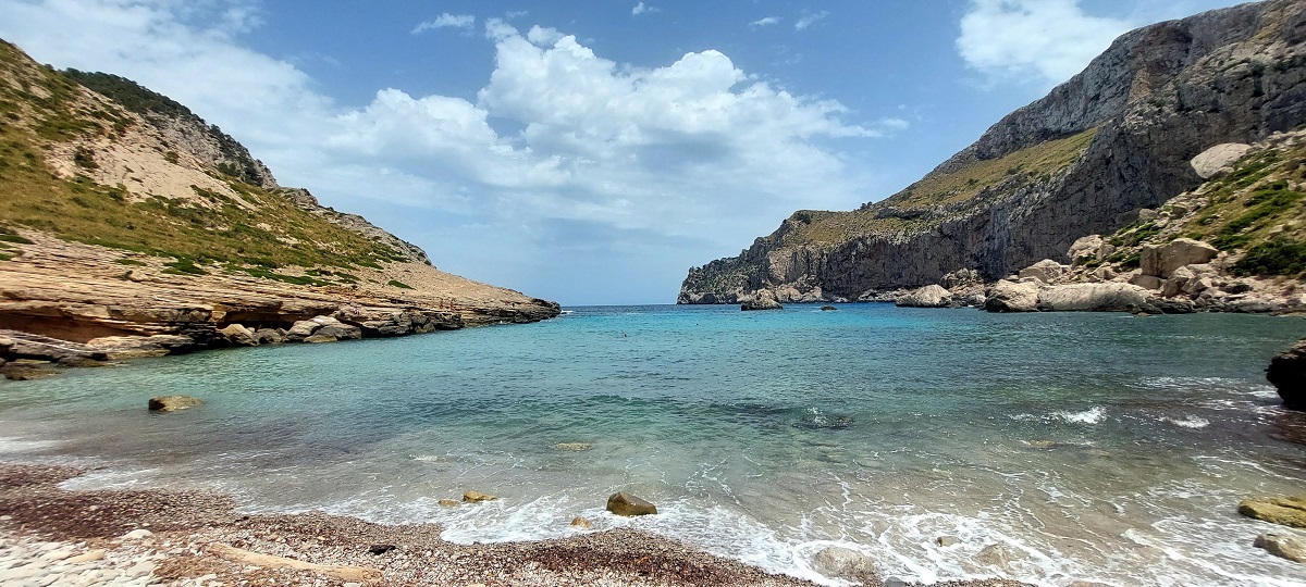 Plaża Cala Figuera na Połwyspie Formentor na Mallorca